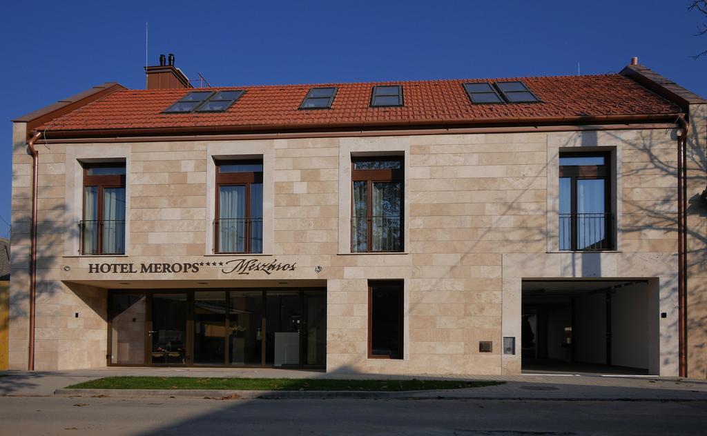 Hotel Merops Meszaros Szekszárd エクステリア 写真